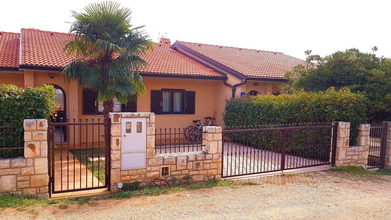 Holiday Home Marina Kastelir Exterior photo