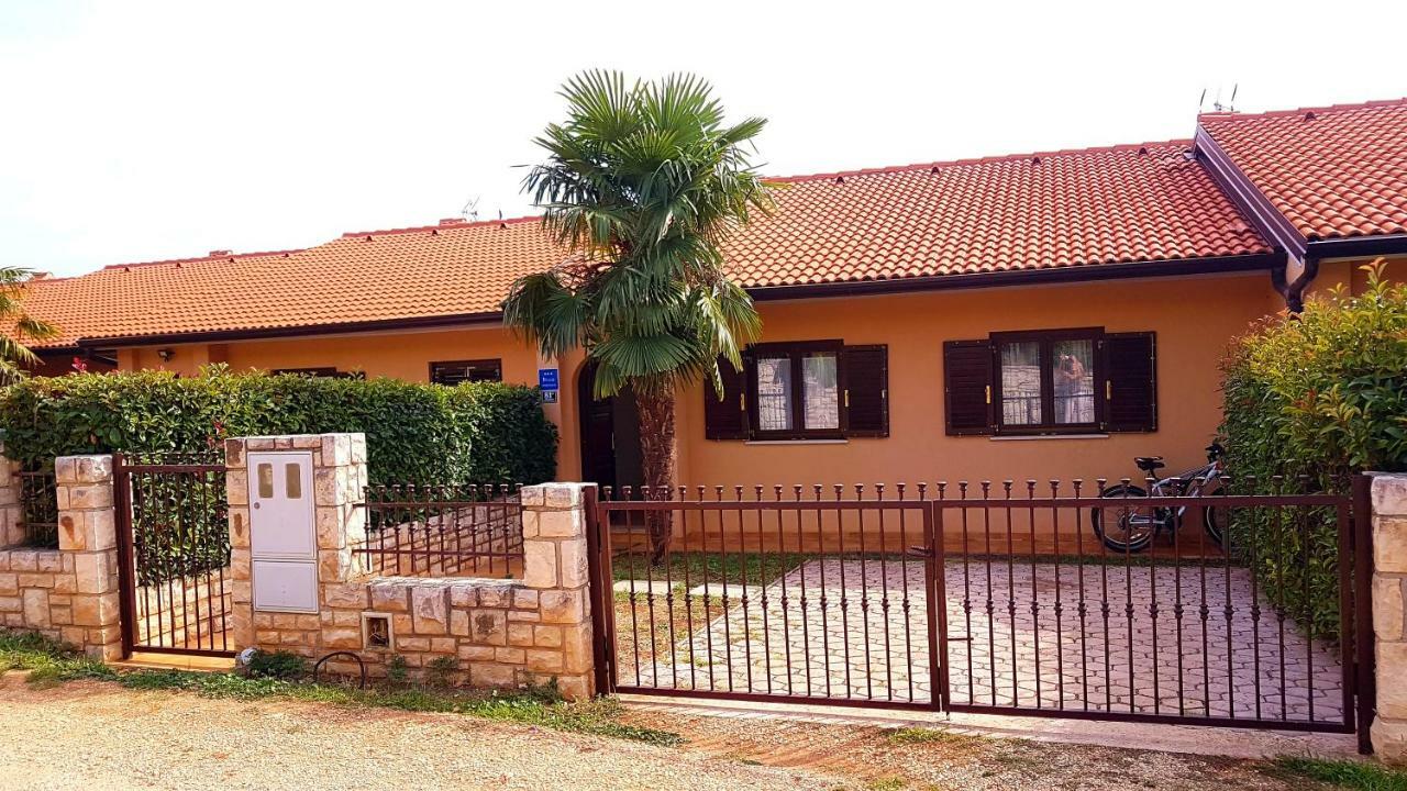 Holiday Home Marina Kastelir Exterior photo